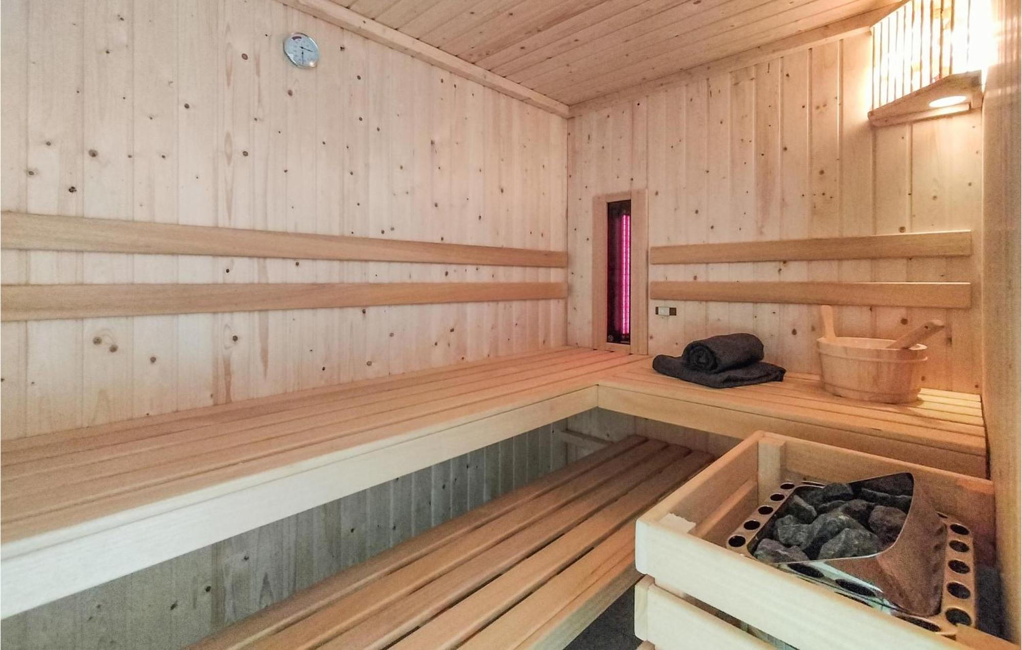 Cozy Home In Oosterwolde With Sauna Exterior foto