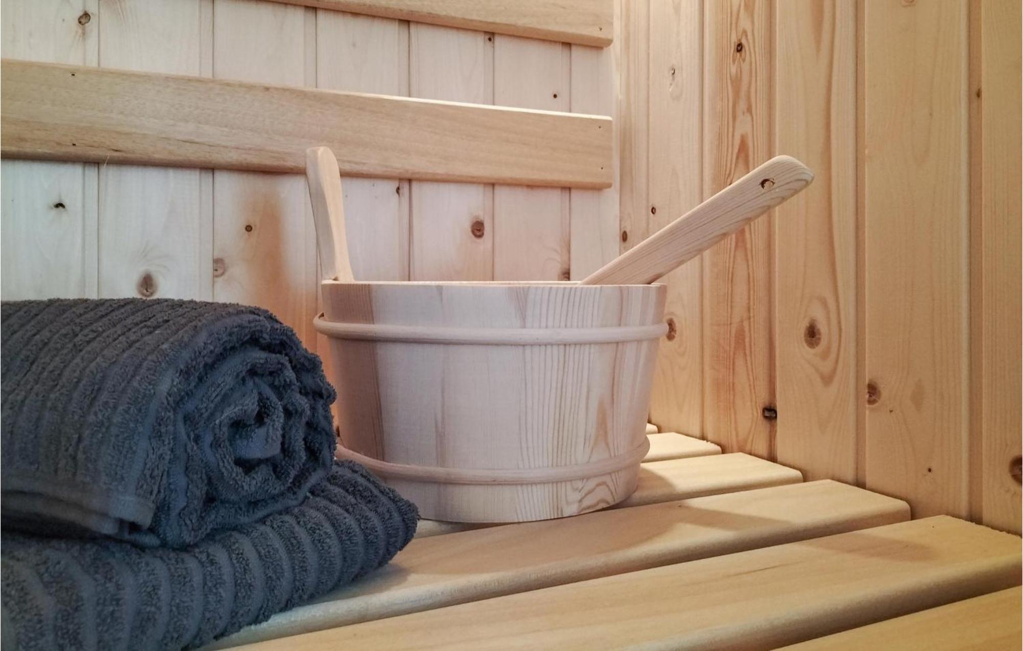 Cozy Home In Oosterwolde With Sauna Exterior foto